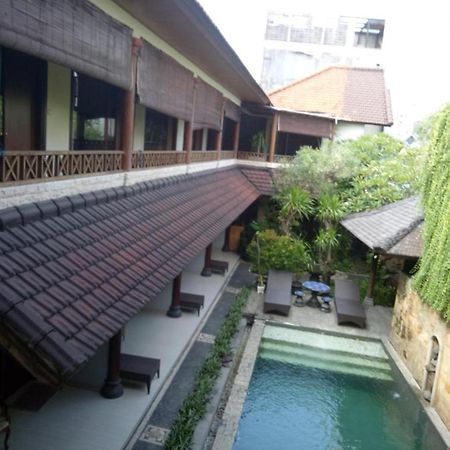 Taman Ayu Legian Hotel Exterior photo